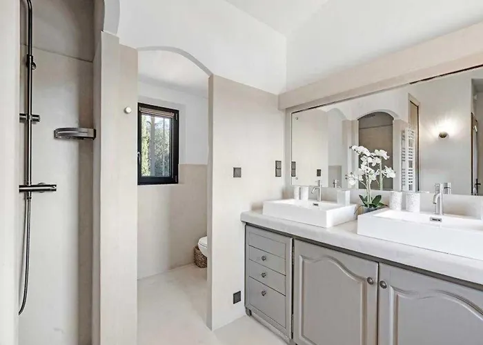 A C House With Pool & 3br 8p Gassin Saint-Tropez