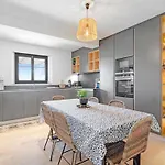 A C House With Pool & 3br 8p Gassin