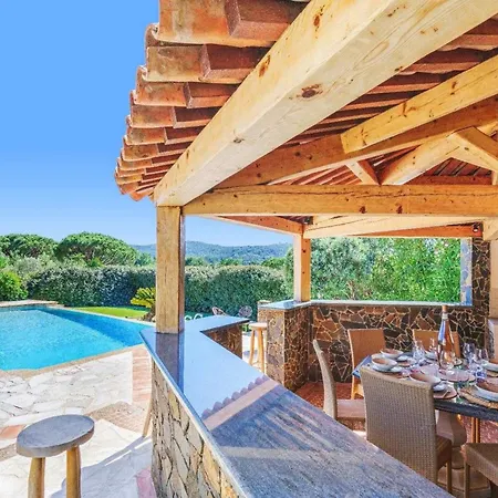 A C House With Pool & 3br 8p Gassin *