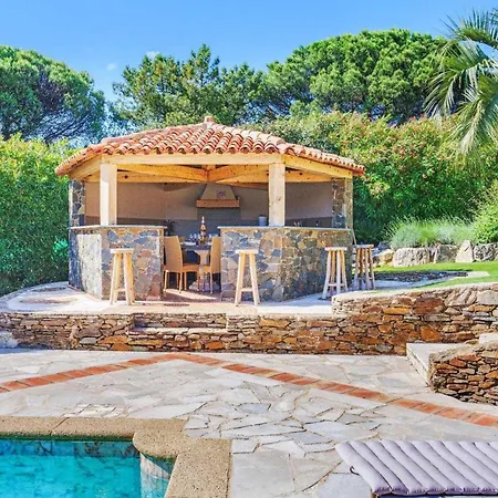 A C House With Pool & 3br 8p Gassin شقة *