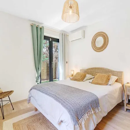 A C House With Pool & 3br 8p Gassin *