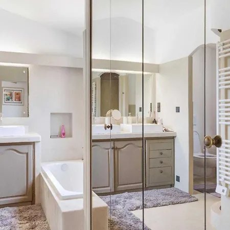 A C House With Pool & 3br 8p Gassin