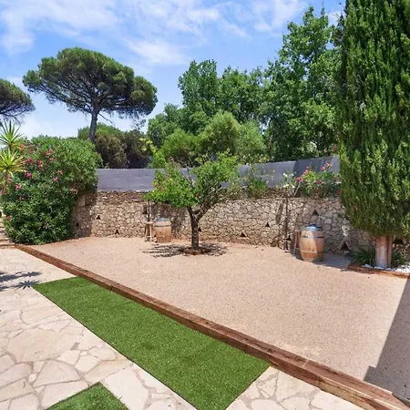 A C House With Pool & 3br 8p Gassin شقة *