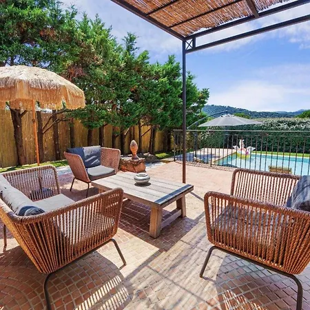 A C House With Pool & 3br 8p Gassin شقة *