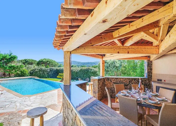 A C House With Pool & 3br 8p Gassin *