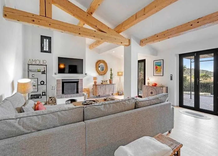 A C House With Pool & 3br 8p Gassin