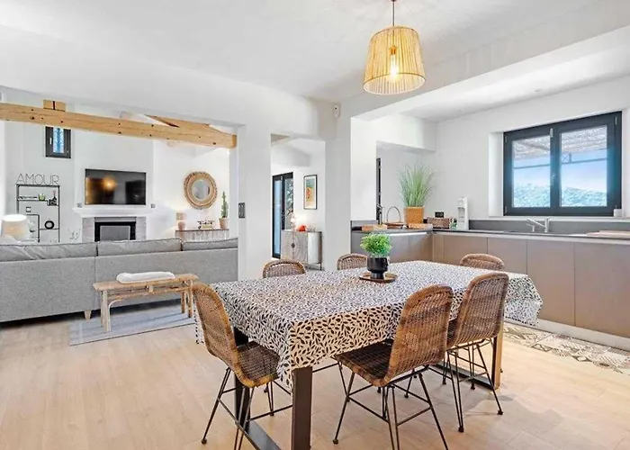 A C House With Pool & 3br 8p Gassin Apartamento *