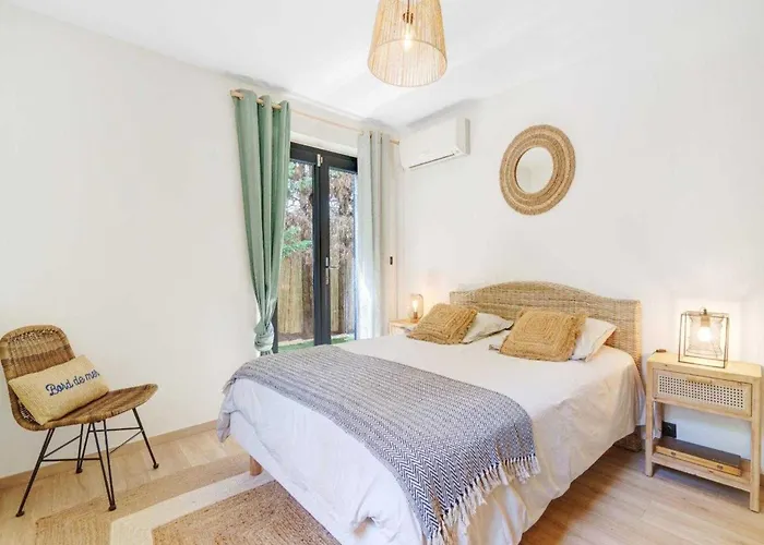 A C House With Pool & 3br 8p Gassin *