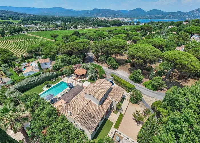 A C House With Pool & 3br 8p Gassin Apartment