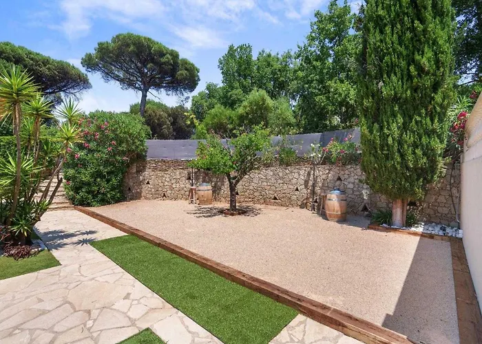 A C House With Pool & 3br 8p Gassin Apartment *