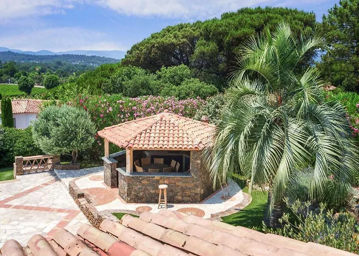 A C House With Pool & 3br 8p Gassin